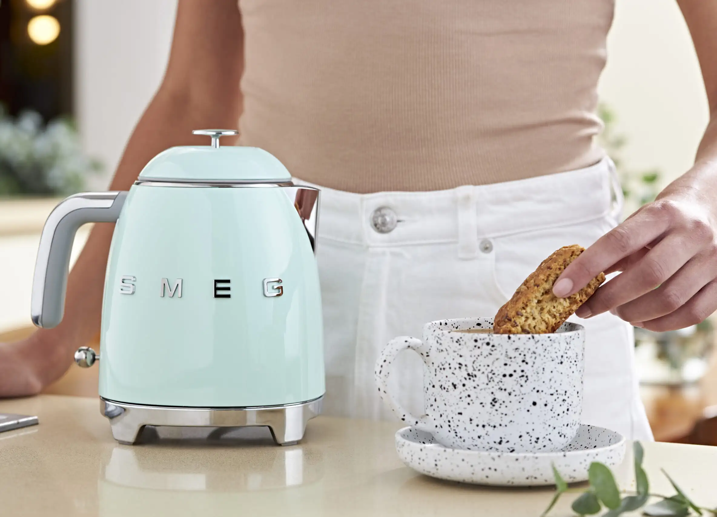 Smeg KLF05PGEU mini waterkoker watergroen