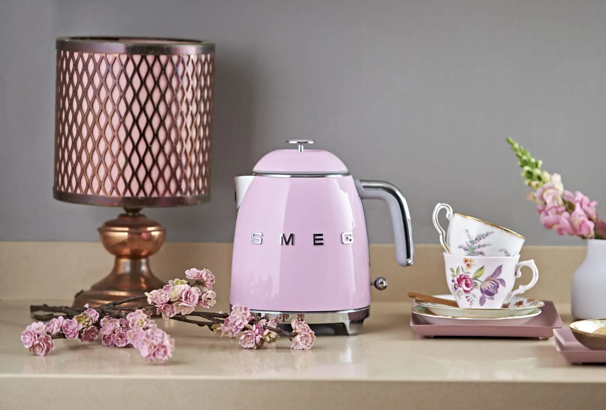 Smeg KLF05PKEU mini waterkoker roze